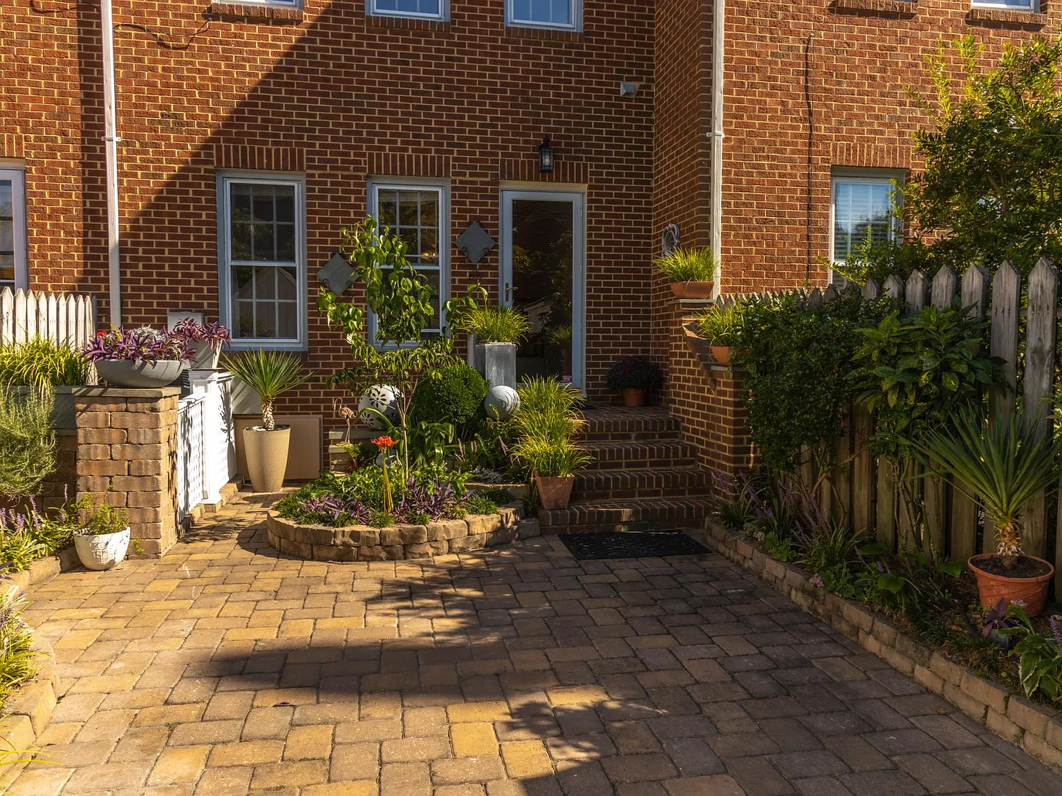 817 Botetourt Gdns — Photo 4