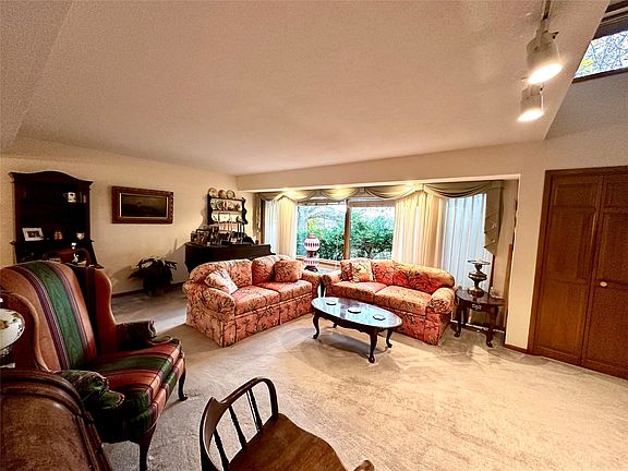 3rd image of 1818 Patricia Acres Ct