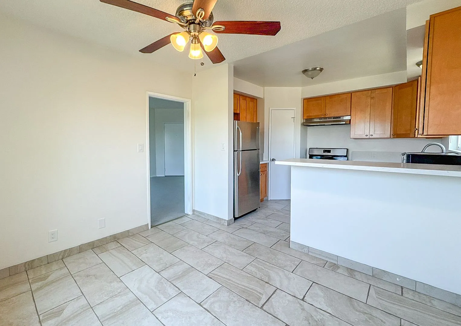 Prime Abbott Kinney Neighborhood 2 bed and 1 bath in Venice Plus Garage Parking for additional $500 — Photo 1