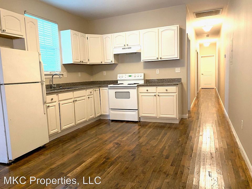 1st image of 2616 Banks St