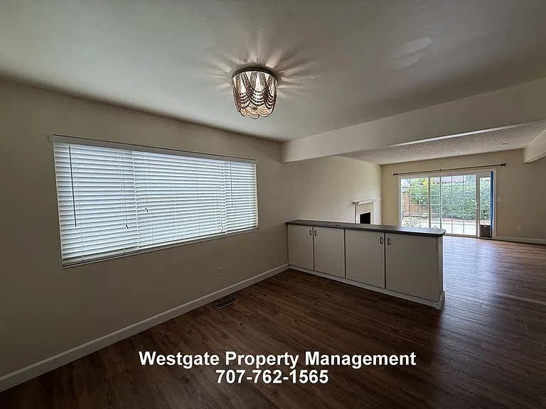 1729 Kearny St — Photo 4