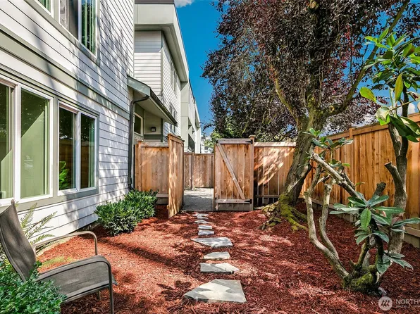 13717 Linden Avenue N #104, Seattle, WA 98133