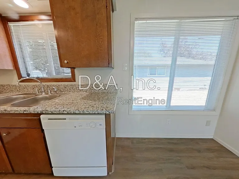 444 Ermine St SE — Photo 5