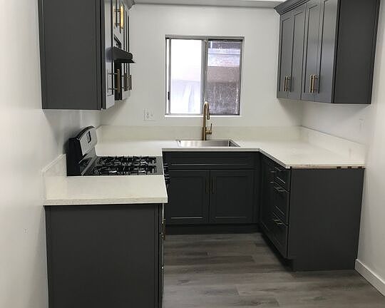 3rd image of 5732 Lexington Ave #8