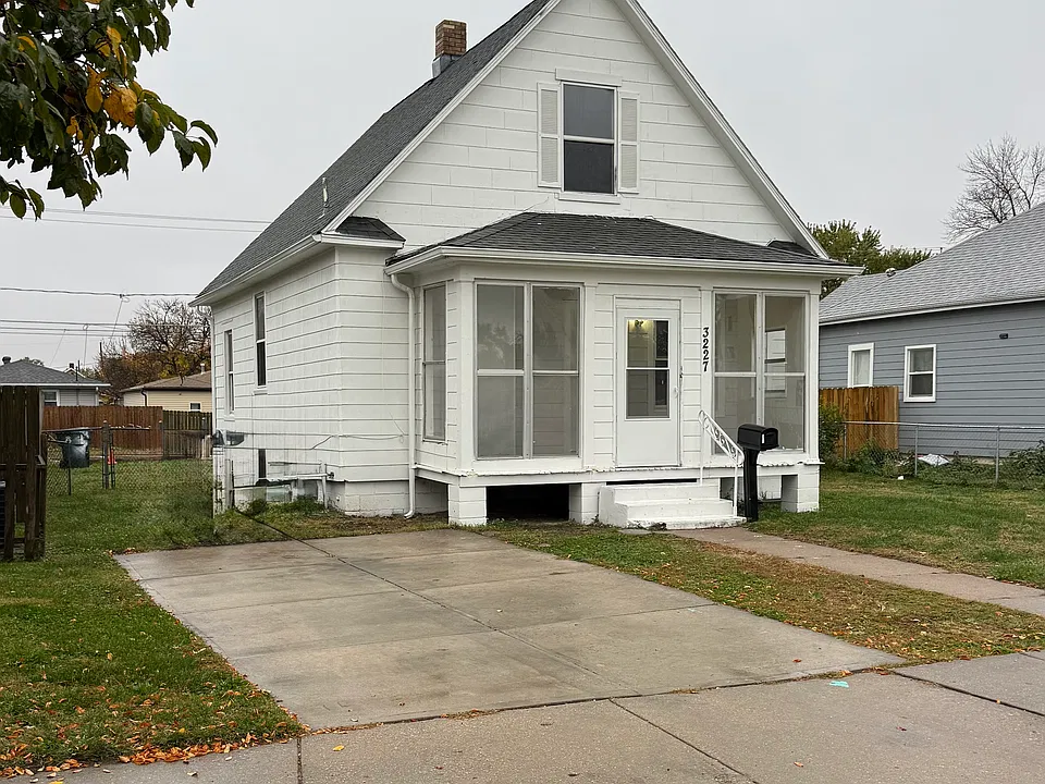 3227 2nd Ave