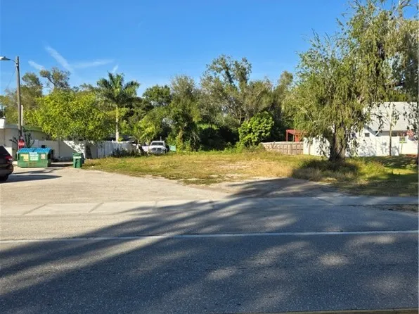 1311 Laurel Dr, North Fort Myers, FL 33917