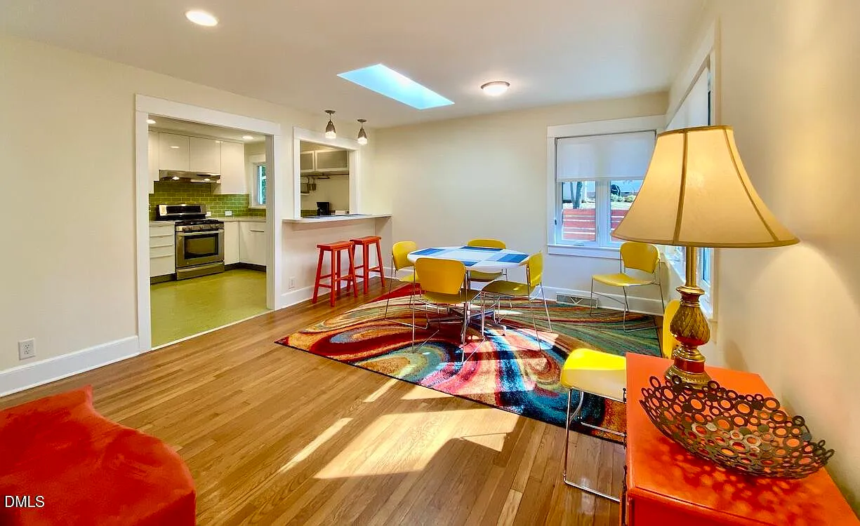3 bed, 2.0 bath, 1500 sqft, $3,600 — Photo 3