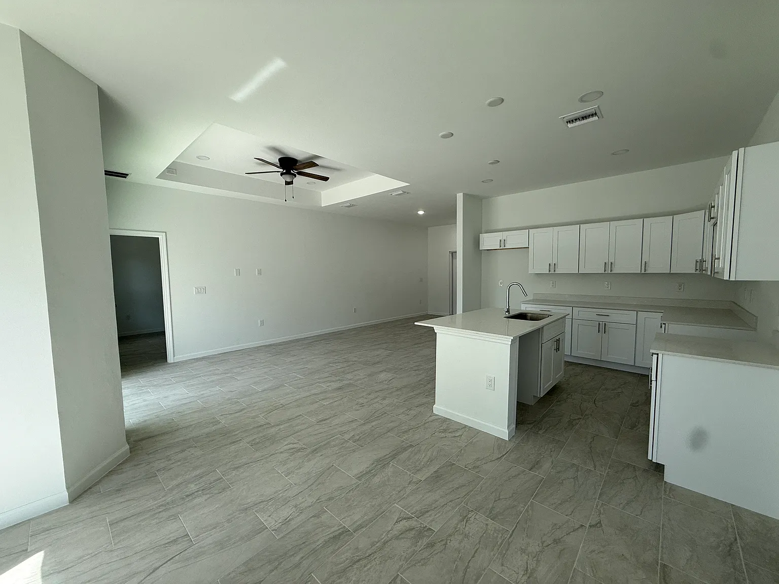 3 bed, 1600 sqft, $2,050 — Photo 4