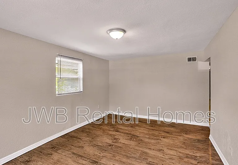 2262 Kingston St — Photo 7