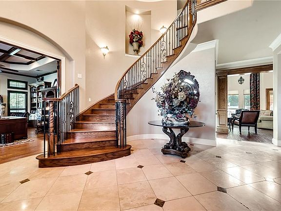 5th image of 312 Terrace Ln