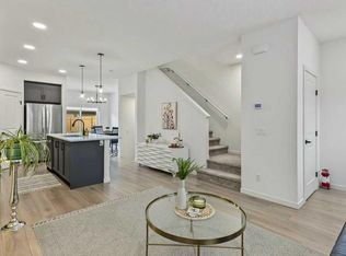 533 E Sage Hill Rd NW, Calgary, AB T3R1W8