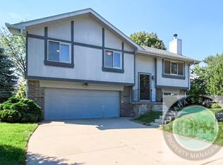 7924 Rock Creek Cir, Omaha, NE 68138