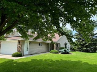 119 Hill Ridge Ct, Prescott, WI 54021