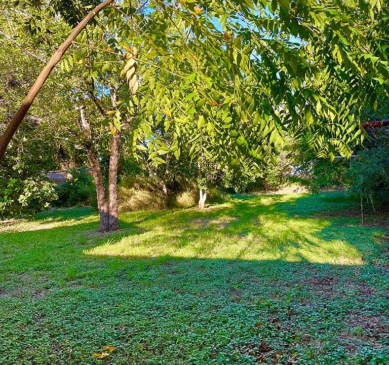 2nd image of 906 N Avenue B