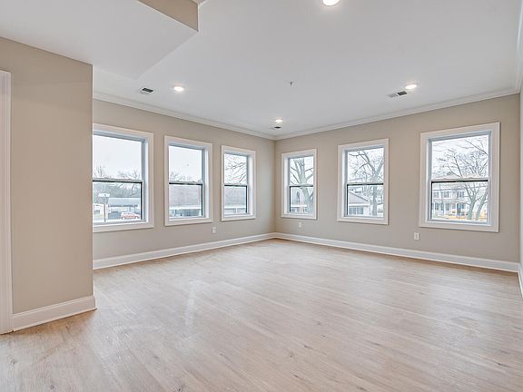 4th image of 158 Durham Ave #10937936