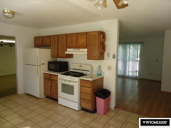 4th image of 905 Monroe Dr