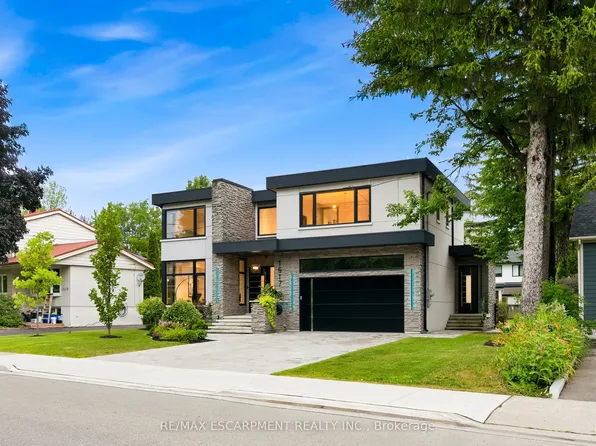 1617 Trotwood Ave, Mississauga, ON L5G 3Z8