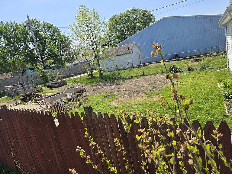 505 Carlton St — Photo 15