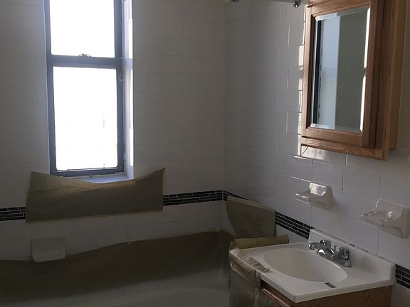 4th image of 1115 College Ave APT 5B