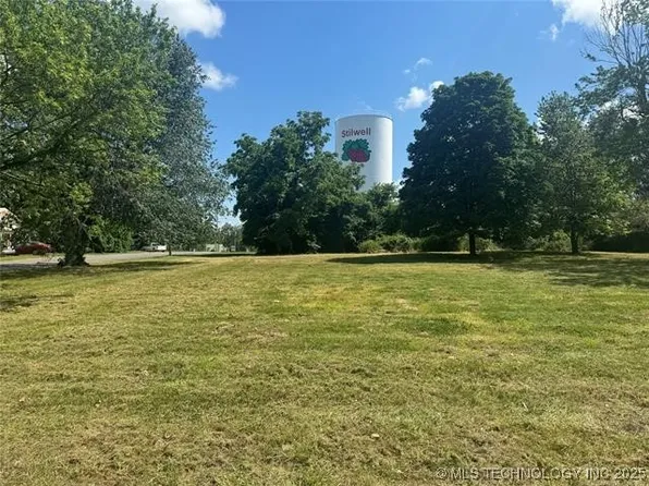 1268 S 3rd St, Stilwell, OK 74960