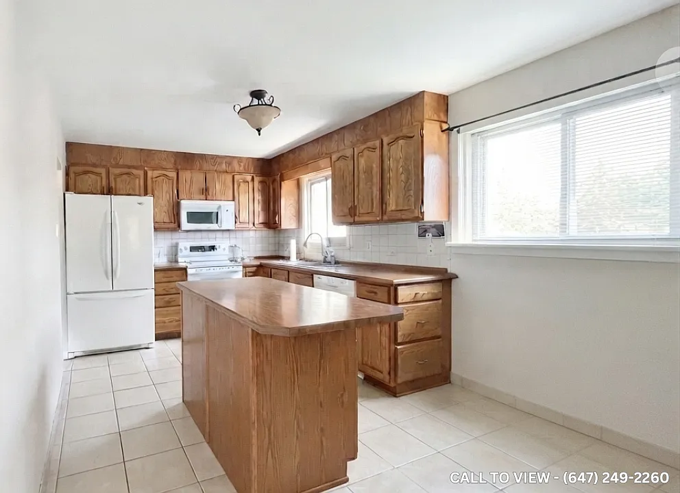 2 bed, 700 sqft, $1,995 — Photo 2