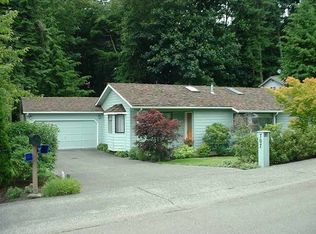 707 Azalea Ave NE, Bainbridge Island, WA 98110