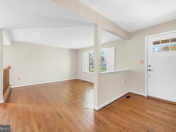5th image of 211 Deer Run Dr