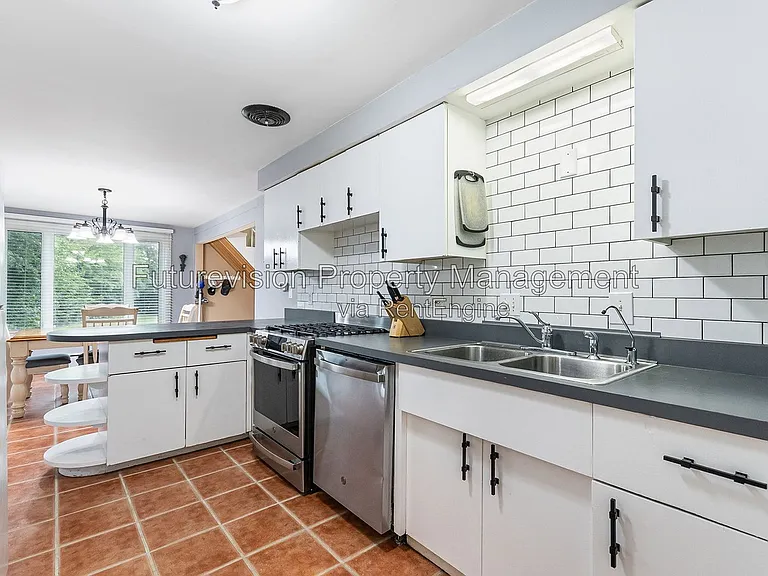 28 S Richmond Ave — Photo 18