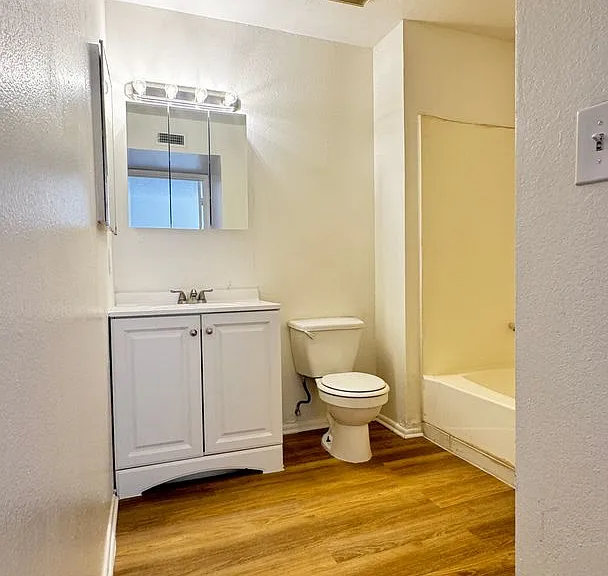 North Central (Stone and Prince), 2 story apartment complex with a/c! — Photo 26