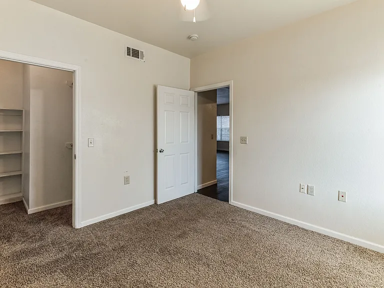 Central Place — Photo 15