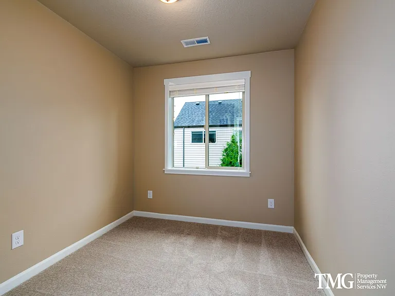 Garage, Backyard, 3 Bedroom - Now Leasing — Photo 4