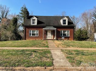 402 Norwood St SW, Lenoir, NC 28645