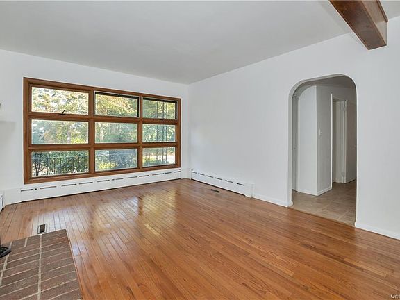 5th image of 25 Dickinson Ave