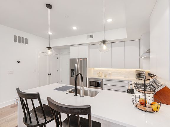 4th image of 1723 Francis St #2E