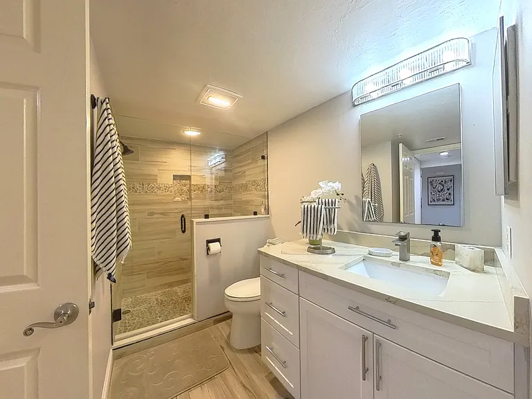 9901 Sunset Cove Ln #222 — Photo 4
