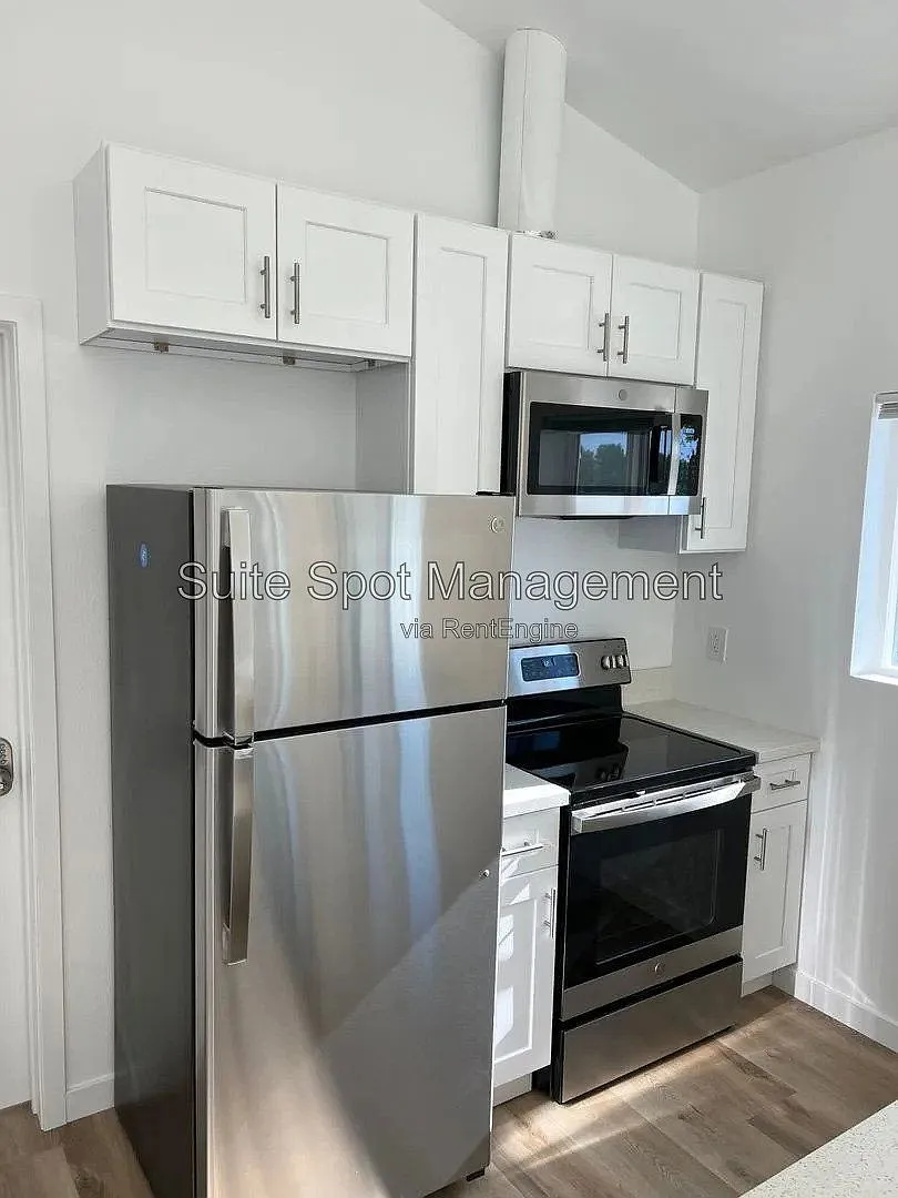 Studio, $1,400 — Photo 2