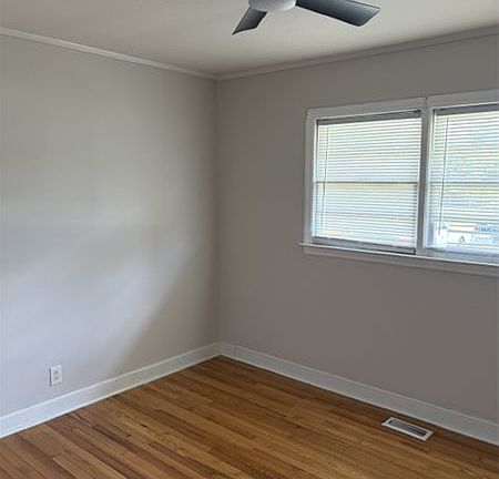 5th image of 714 Secrest Ave