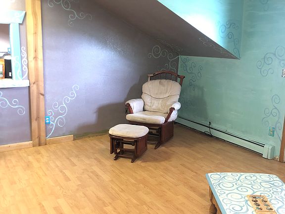 Living/sitting area 