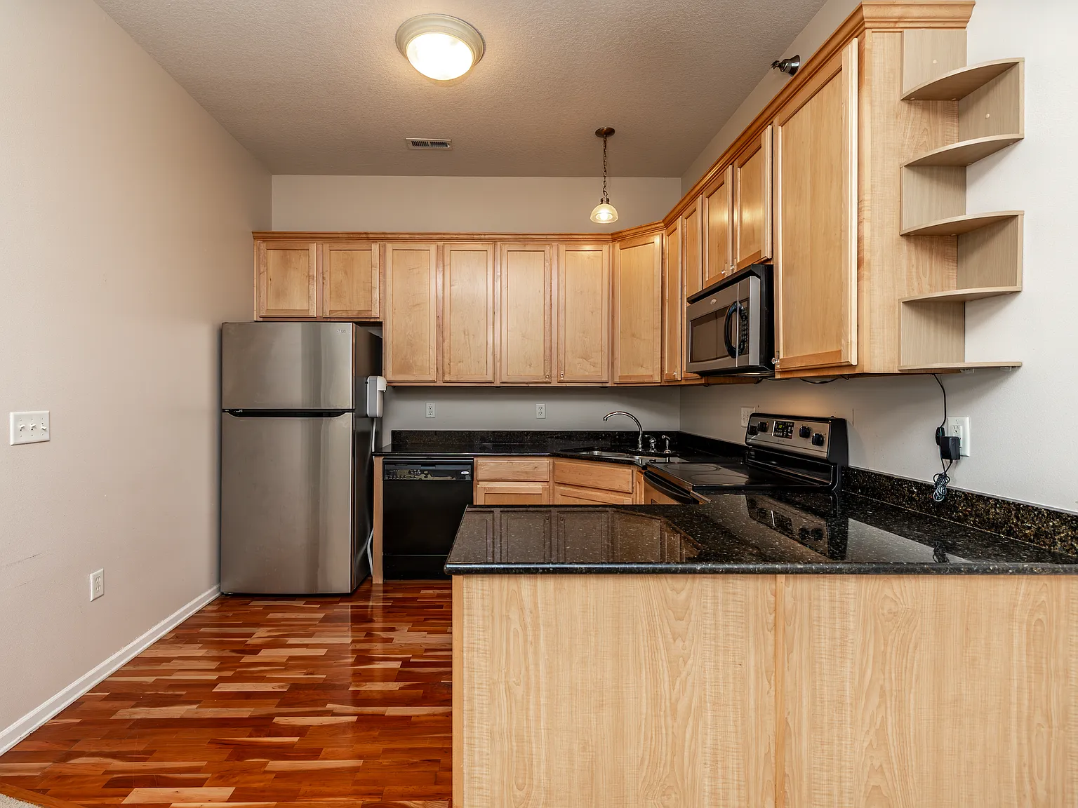 2 bed, 1240 sqft, $1,500 — Photo 3