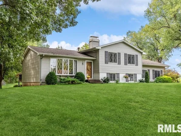 310 5th Ave, Silvis, IL 61282