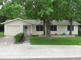 808 Highland Ave, Rockdale, TX 76567