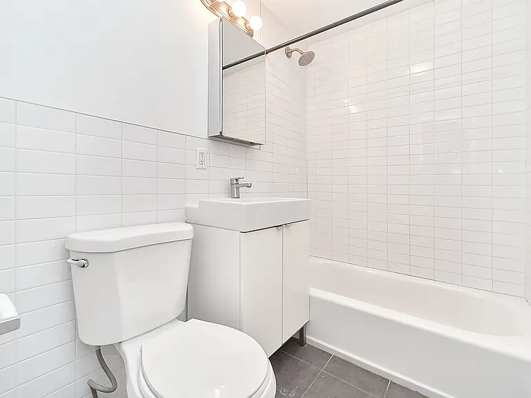 319 E 95th St #26 — Photo 4