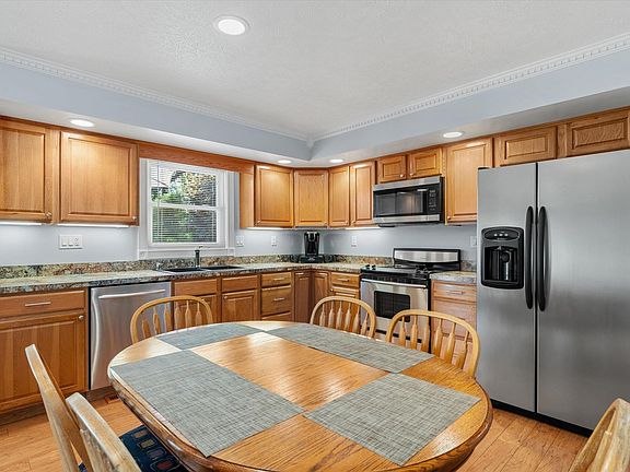 5th image of 51656 Helmen Ave