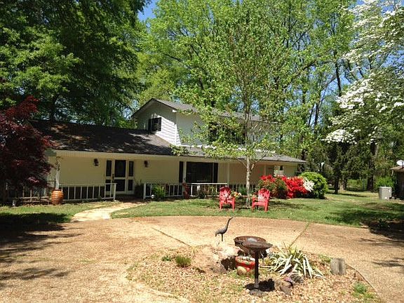 3rd image of 109 Foxwood Village Dr