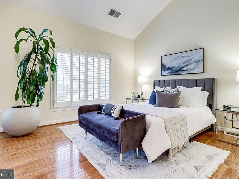 1601 Colonial Hills Dr — Photo 13