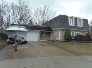 1920 Driftwood Ct, Hoffman Estates, IL 60192