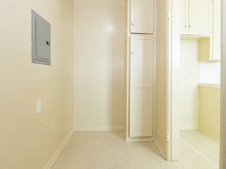309 N 1st St #1/2 — Photo 19