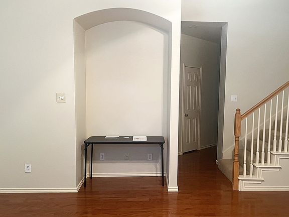 5th image of 529 Continental Dr