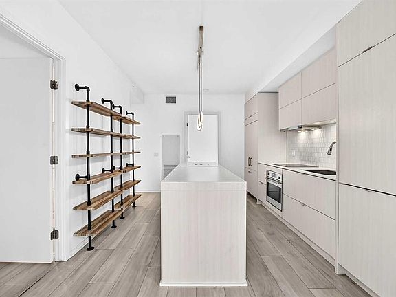 2nd image of 615 E 6th Ave SE #218
