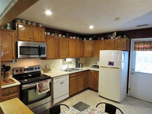 3rd image of 5125 Warren Dr